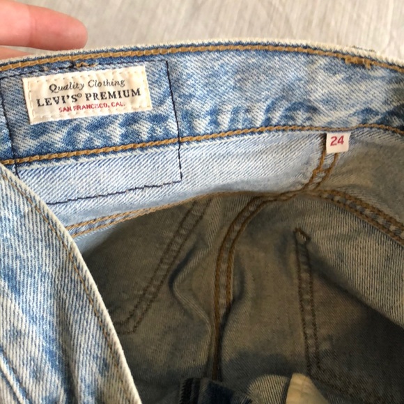 SOLD—Levi’s High Rise Mom Jeans - Picture 4 of 7